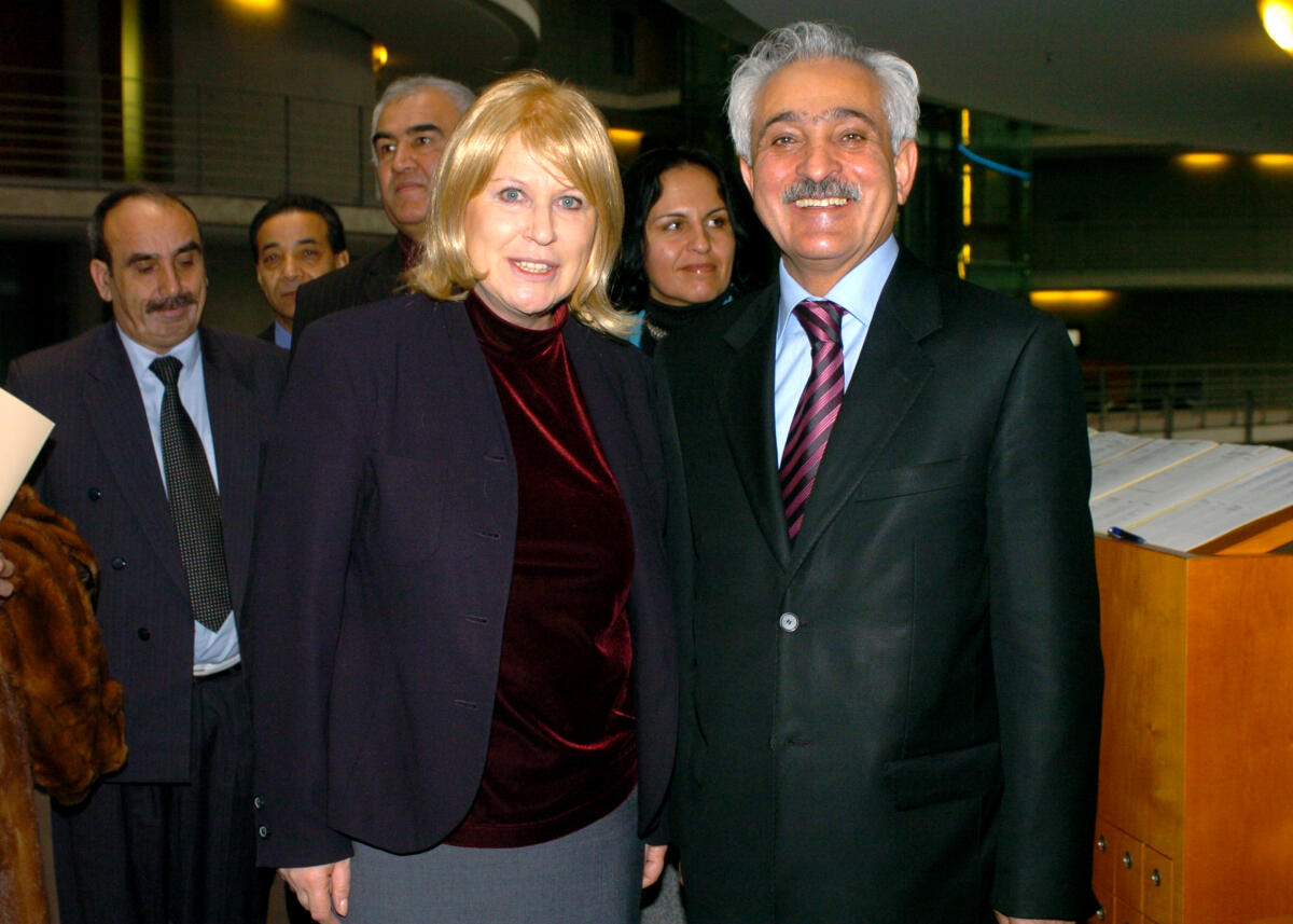 Ulrike Merten, SPD, Vorsitzende des Ausschusses für Verteidigung im Deutschen Bundestag, empfängt den Aussenminister der Islamischen Republik Afghanistan, Dr. Rangin Dadfar Spanta. Spanta, Rangin Dadfar; Merten, Ulrike Ulrike Merten, SPD, Vorsitzende des Ausschusses für Verteidigung im Deutschen Bundestag, empfängt den Aussenminister der Islamischen Republik Afghanistan, Dr. Rangin Dadfar Spanta.