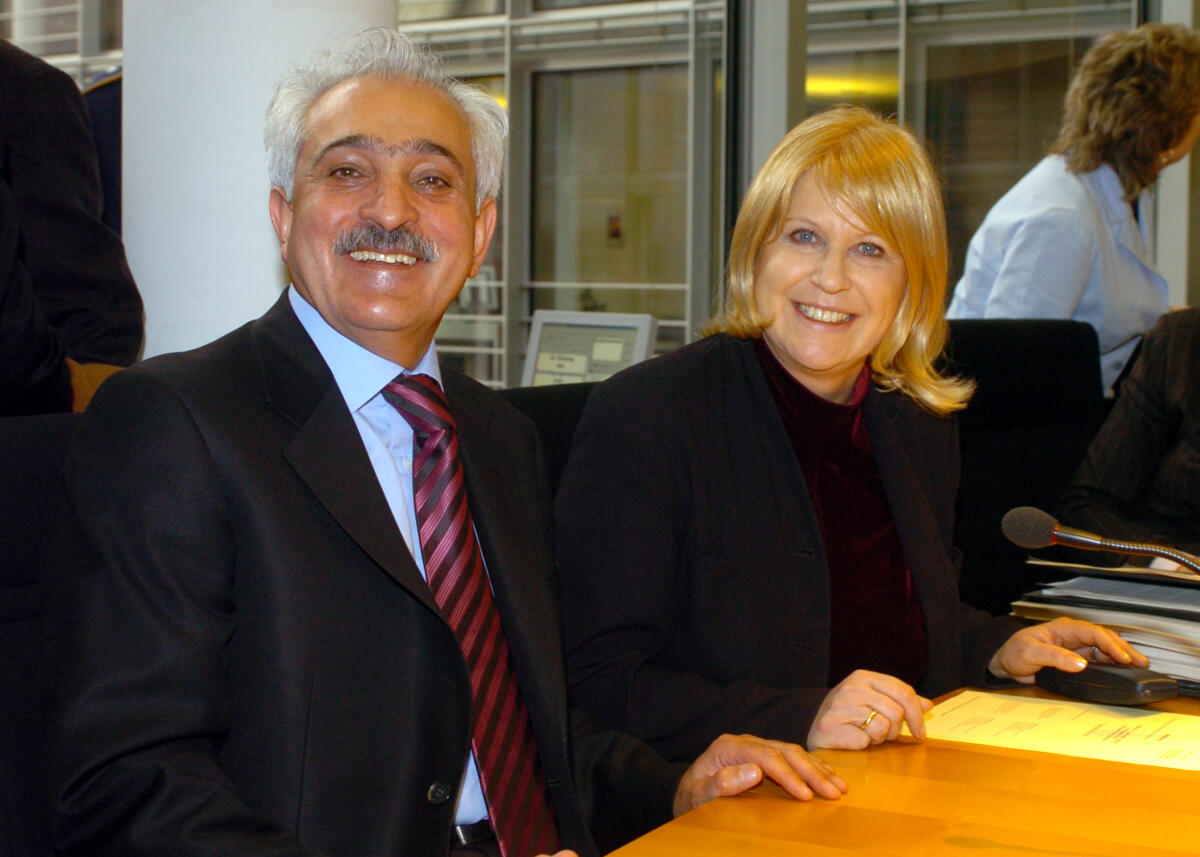 Ulrike Merten, SPD, Vorsitzende des Ausschusses für Verteidigung im Deutschen Bundestag, empfängt den Aussenminister der Islamischen Republik Afghanistan, Dr. Rangin Dadfar Spanta. Spanta, Rangin Dadfar; Merten, Ulrike Ulrike Merten, SPD, Vorsitzende des Ausschusses für Verteidigung im Deutschen Bundestag, empfängt den Aussenminister der Islamischen Republik Afghanistan, Dr. Rangin Dadfar Spanta.