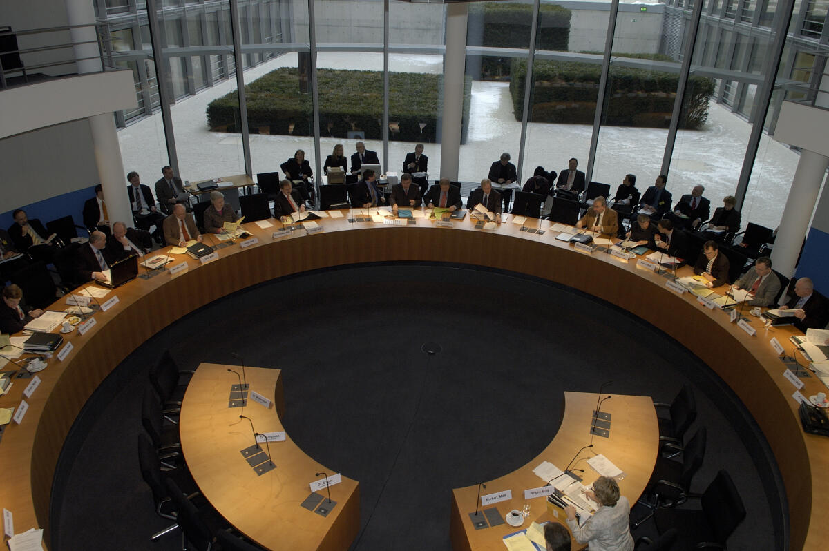  Blick in des Sitzungssaal.; Übersicht, Abgeordnete, MdB, von oben