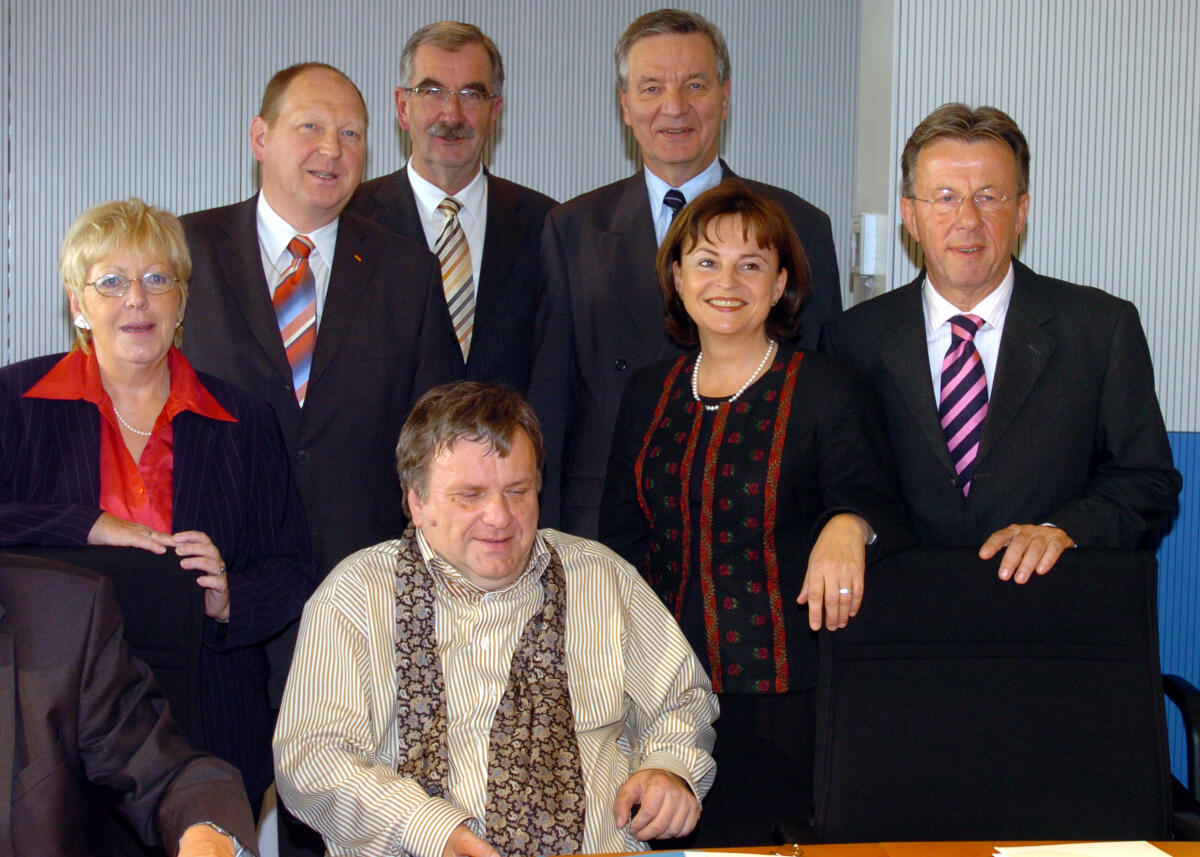 Mortler, Marlene; Kirnberger, Michael; Tschirner, Ekkehard; Burgbacher, Ernst; Brähmig, Klaus; Seifert, Ilja; Faße, Annette Sitzung des Tourismusausschusses.; v.li.n.re.; Anette Faße, SPD, Klaus Brähmig, CDU/CSU, Ernst Burgbacher, FDP, Ekkehard Tschirner, politischer Berater des VDR, Marlene Mortler, CDU/CSU, Vorsitzende des Ausschusses, Michael Kirnberger, Präsident Verband Deutsches Reisemanagement (VDR).; vorn: Dr. Ilja Seifert, DIE LINKE.