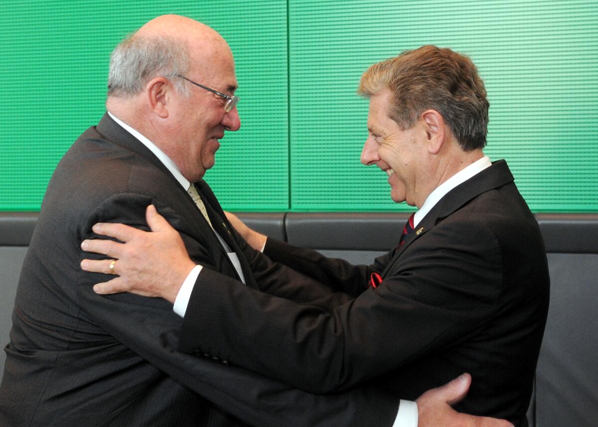 Oswald, Eduard; Schellenberger, Gary Bundestagsvizepräsident Eduard Oswald, (re), CDU/CSU, empfängt eine Delegation der Kanadisch-Deutschen Parlamentariergruppe, zu einem Gespräch. Der Delegationsleiter der Gäste ist Gary Schellenberger, (li), Vorsitzender der Parlamentariergruppe und Mitglied des House of Commons.