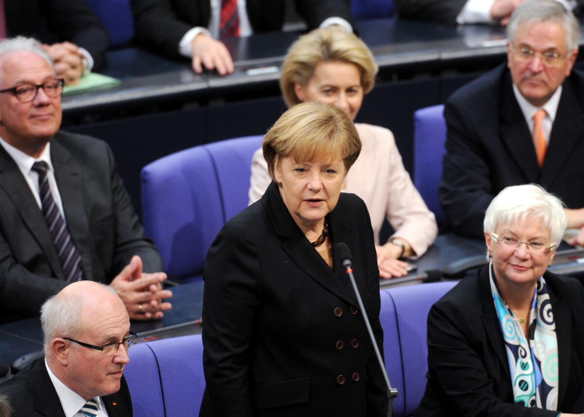 Wahl der Bundeskanzlerin der Bundesrepublik Deutschland. Dr. Angela Merkel, CDU/CSU, wird zum dritten Mal zur Bundeskanzlerin gewählt. Hier antwortet die neu gewählte Kanzlerin auf die Frage, ob sie die Wahl annimmt, mit ja. Merkel, Angela Wahl der Bundeskanzlerin der Bundesrepublik Deutschland. Dr. Angela Merkel, CDU/CSU, wird zum dritten Mal zur Bundeskanzlerin gewählt. Hier antwortet die neu gewählte Kanzlerin auf die Frage, ob sie die Wahl annimmt, mit ja.