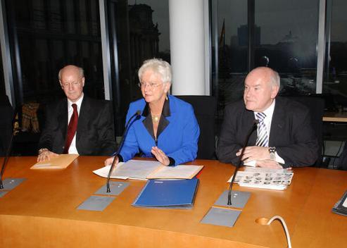 Hasselfeldt, Gerda; Hinsken, Ernst; Stelzl, Hans-Joachim Paul-Löbe-Haus, Sitzungssaal