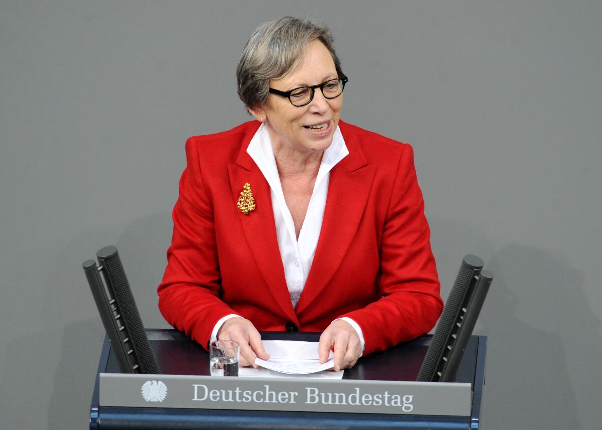 Gabriele Lösekrug-Möller, SPD, Bundestagsabgeordnete, Abgeordnete, Mitglied des Deutschen Bundestages, MdB, Rede, Deutscher Bundestag, 6. Sitzung, Top 13, Thema: Rentenversicherungsbeitragssatz 2014.; Rednerpult. Lösekrug-Möller, Gabriele Gabriele Lösekrug-Möller, SPD, Bundestagsabgeordnete, Abgeordnete, Mitglied des Deutschen Bundestages, MdB, Rede, Deutscher Bundestag, 6. Sitzung, Top 13, Thema: Rentenversicherungsbeitragssatz 2014.; Rednerpult.