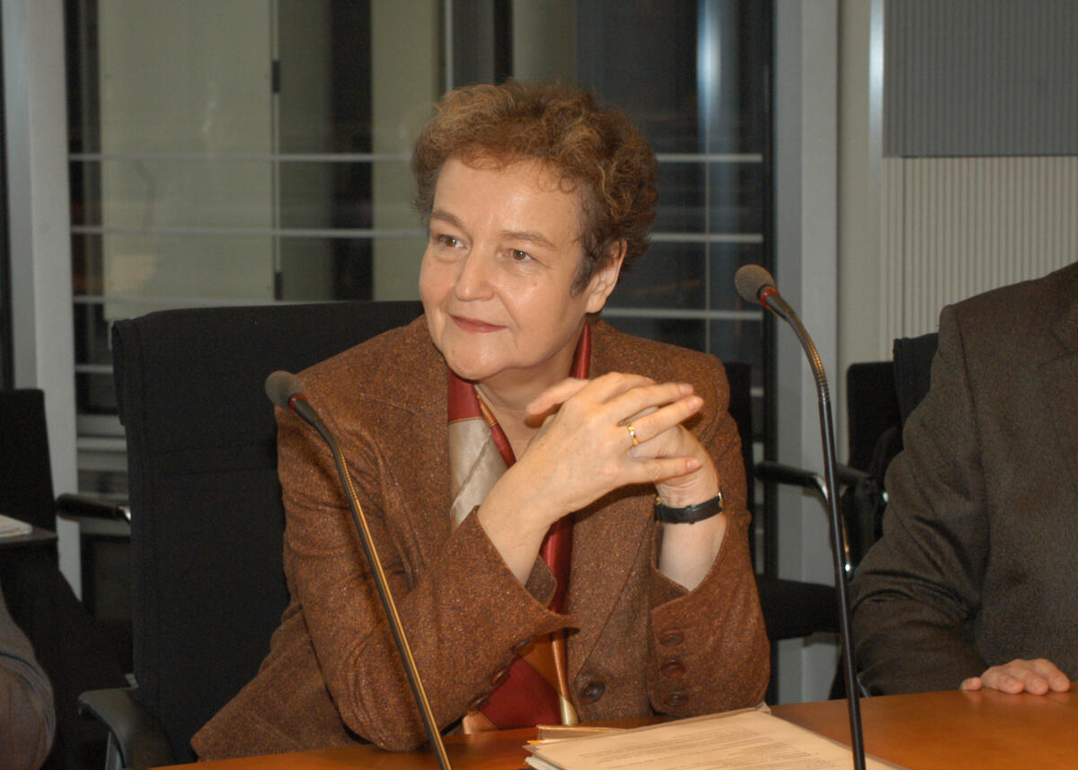 Däubler-Gmelin, Herta Konstituierung des Ausschusses für Menschenrechte und humanitäre Hilfe; Ausschussvorsitzende Dr. Herta Däubler-Gmelin, SPD