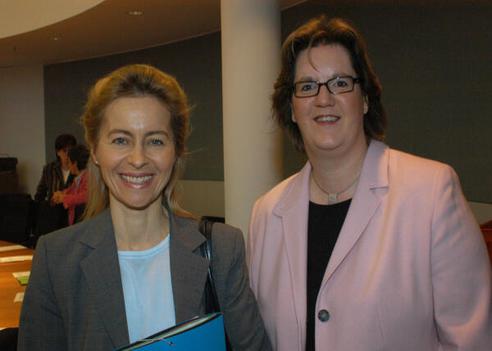 Leyen, Ursula von der; Griese, Kerstin Paul-Löbe-Haus, Sitzungssaal
