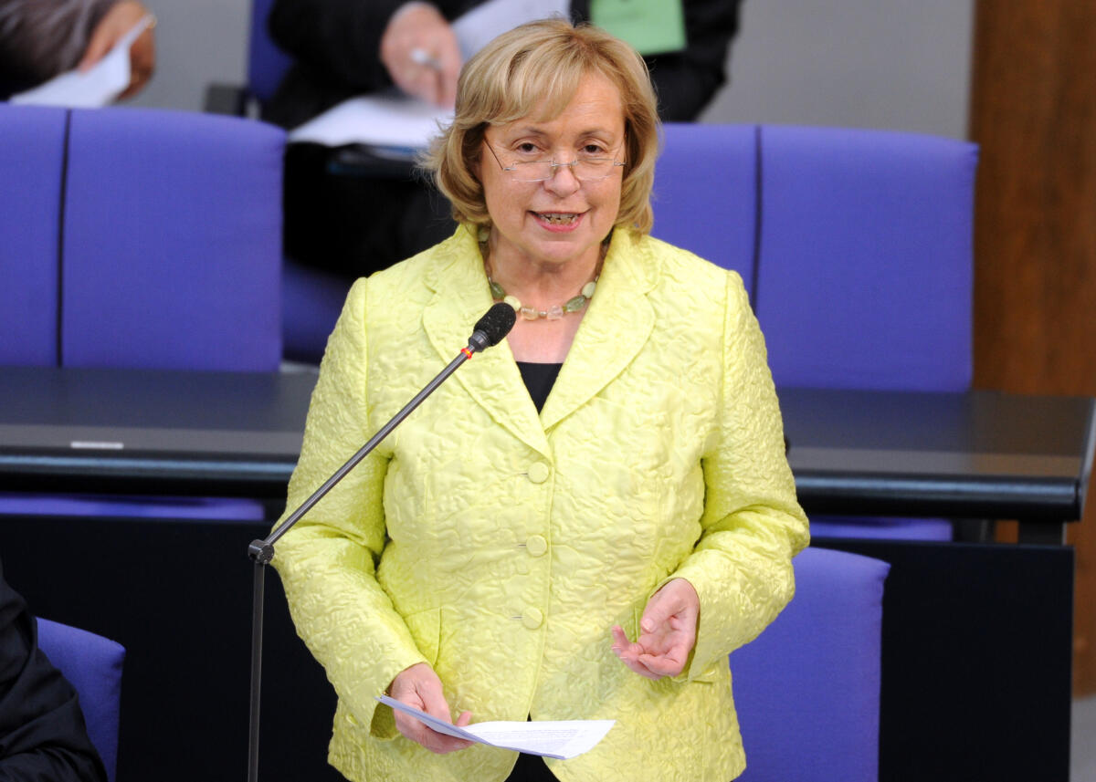 Dr. Maria Böhmer, 186. Sitzung vom 27.06.2012 Befragung der Bundesregierung Böhmer, Maria Dr. Maria Böhmer, 186. Sitzung vom 27.06.2012 Befragung der Bundesregierung