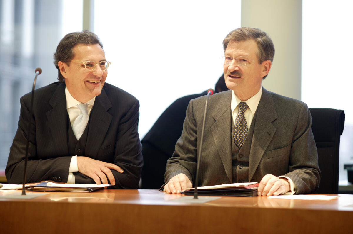 Solms, Hermann Otto; Otto, Hans-Joachim Konstituierende Sitzung des Ausschusses für Kultur und Medien; Bundestagsvizepräsident Dr. Hermann Otto Solms, FDP, (links)  mit dem Ausschussvorsitzenden Hans-Joachim Otto, FDP, (rechts)