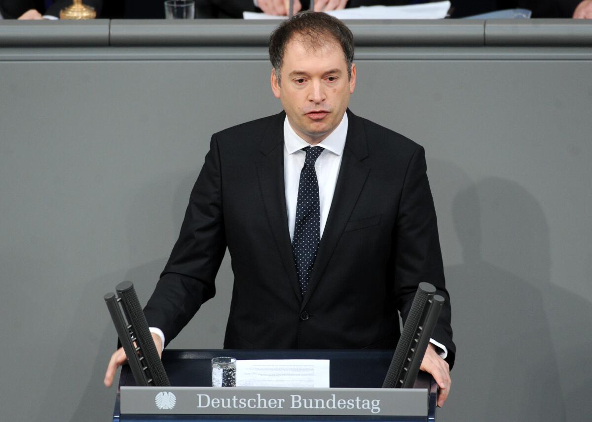 Niels Annen, SPD, Bundestagsabgeordneter, Abgeordneter, Mitglied des Deutschen Bundestages, MdB, Rede, Deutscher Bundestag, 5. Sitzung, Top 5, Thema: Europäischer Rat.; Rednerpult. Annen, Niels Niels Annen, SPD, Bundestagsabgeordneter, Abgeordneter, Mitglied des Deutschen Bundestages, MdB, Rede, Deutscher Bundestag, 5. Sitzung, Top 5, Thema: Europäischer Rat.; Rednerpult.
