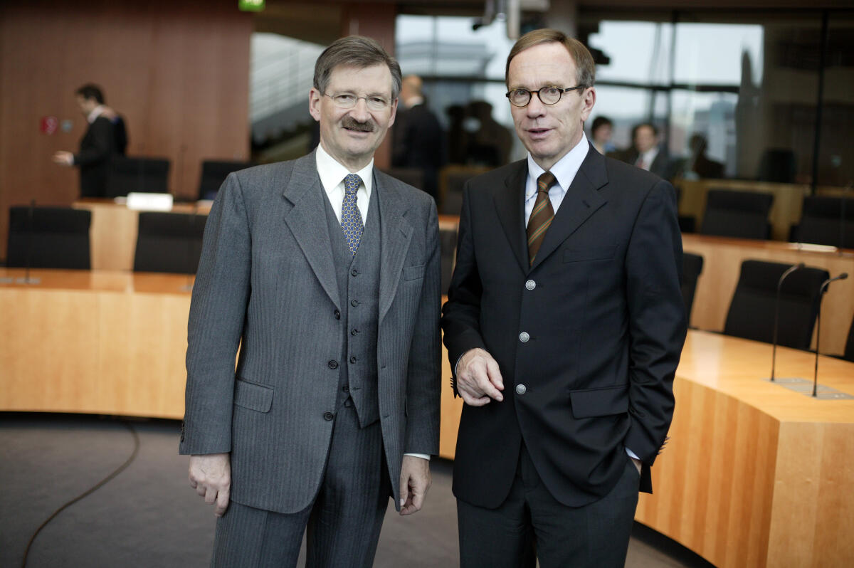 Solms, Hermann Otto; Wissmann, Matthias Konstituierende Sitzung des Ausschusses für Angelegenheiten der Europäischen Union Bundestagsvizepräsident Dr. Hermann Otto Solms, FDP, (links) mit dem Ausschussvorsitzenden Matthias Wissmann, CDU/CSU, (rechts).