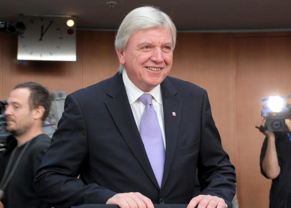 Volker Bouffier, CDU/CSU, Ministerpräsident Hessen, ist als Zeuge vor den 2. Untersuchungsausschuss (NSU) der 17. Wahlperiode des Deutschen Bundestages geladen. Bouffier, Volker Volker Bouffier, CDU/CSU, Ministerpräsident Hessen, ist als Zeuge vor den 2. Untersuchungsausschuss (NSU) der 17. Wahlperiode des Deutschen Bundestages geladen.