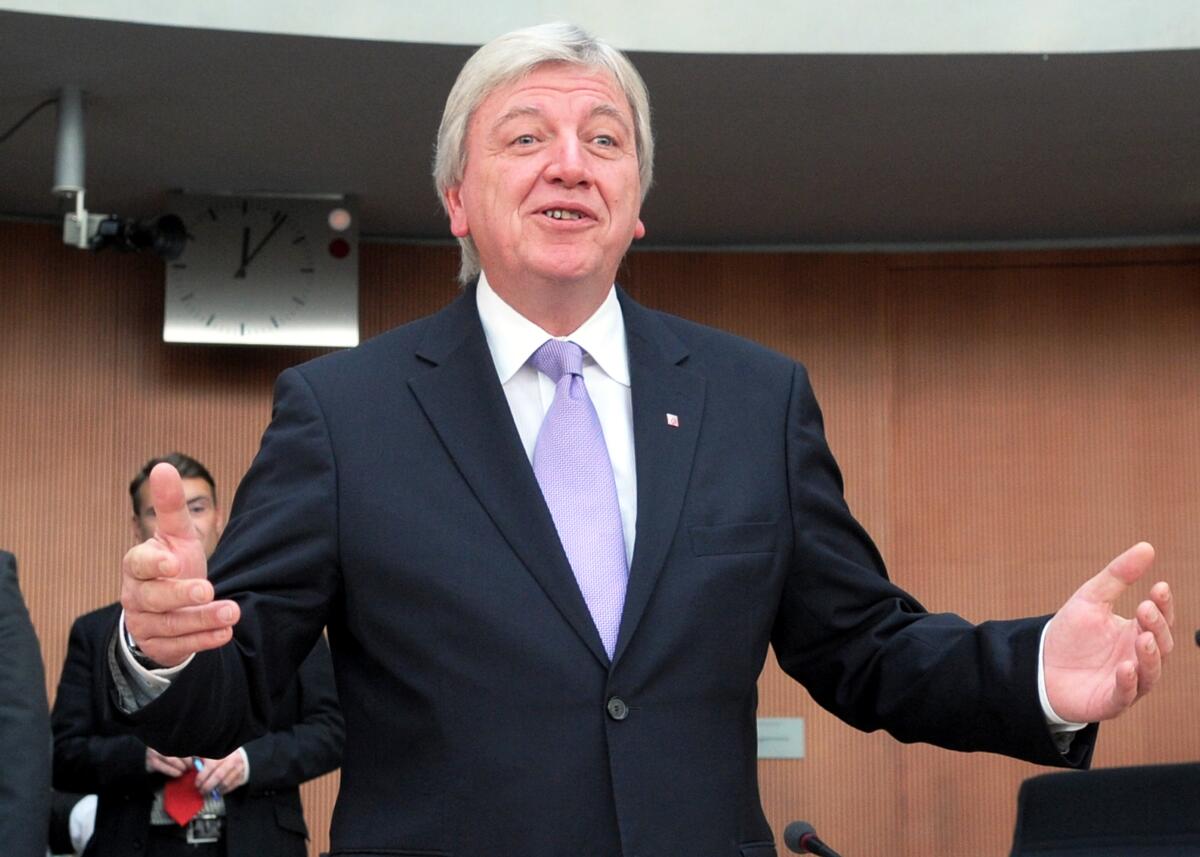 Volker Bouffier, CDU/CSU, Ministerpräsident Hessen, ist als Zeuge vor den 2. Untersuchungsausschuss (NSU) der 17. Wahlperiode des Deutschen Bundestages geladen. Bouffier, Volker Volker Bouffier, CDU/CSU, Ministerpräsident Hessen, ist als Zeuge vor den 2. Untersuchungsausschuss (NSU) der 17. Wahlperiode des Deutschen Bundestages geladen.