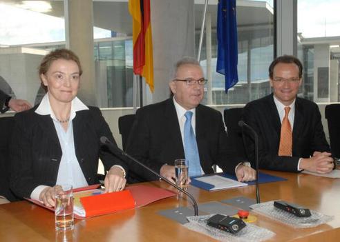 Krichbaum, Gunther; Penijovi-Buri, Marija; Mimica, Neven Paul-Löbe-Haus, Sitzungssaal