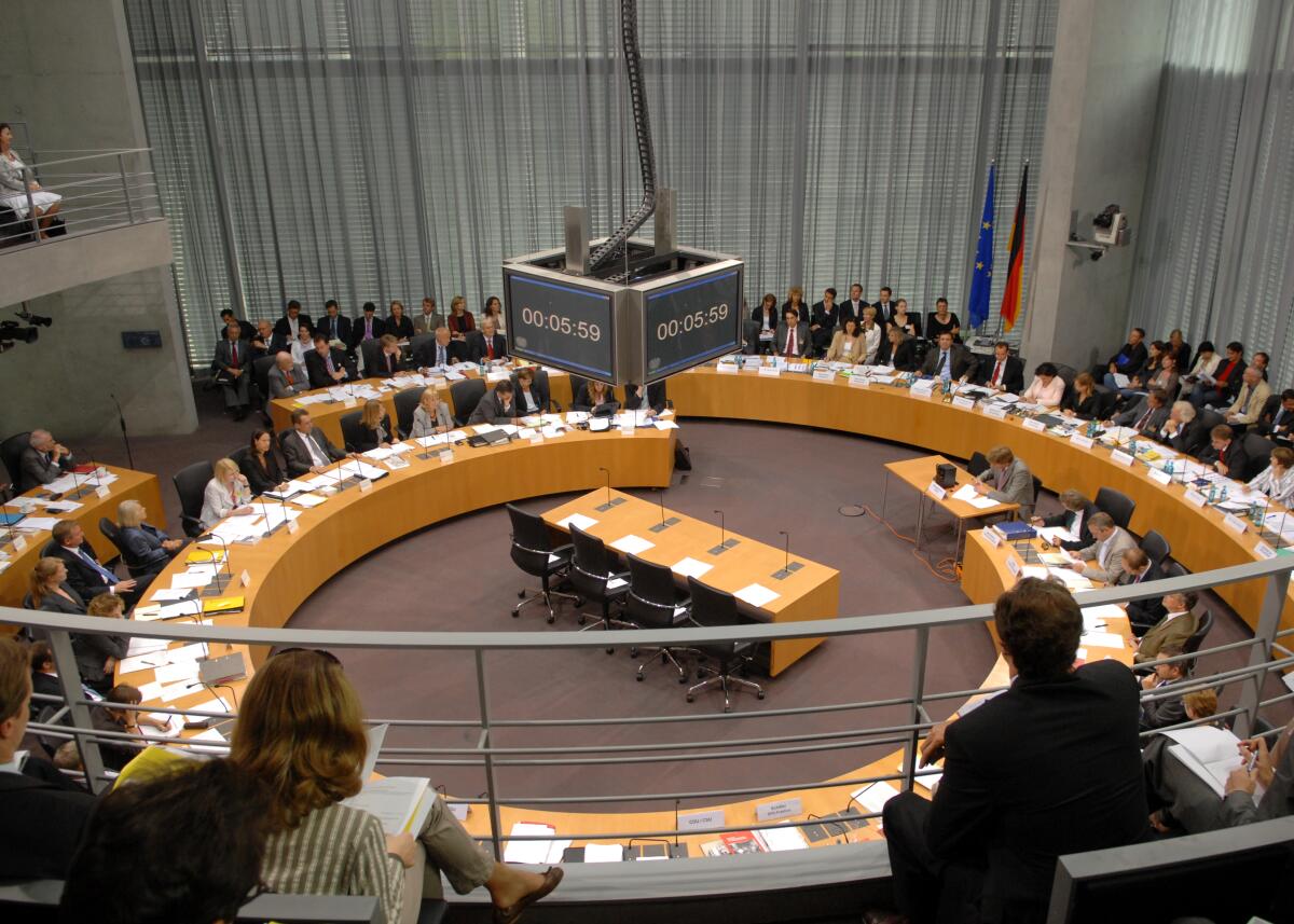 Gemeinsame Sitzung des Ausschusses für die Angelegenheiten der Europäischen Union des Deutschen Bundestages und des Ausschusses für Fragen der Europäischen Union des Bundesrates zu Gesetzentwürfen zur Umsetzung des Urteils des Bundesverfassungsgerichts in Sachen Lissabon-Vertrag.; Übersicht. Gemeinsame Sitzung des Ausschusses für die Angelegenheiten der Europäischen Union des Deutschen Bundestages und des Ausschusses für Fragen der Europäischen Union des Bundesrates zu Gesetzentwürfen zur Umsetzung des Urteils des Bundesverfassungsgerichts in Sachen Lissabon-Vertrag.; Übersicht.