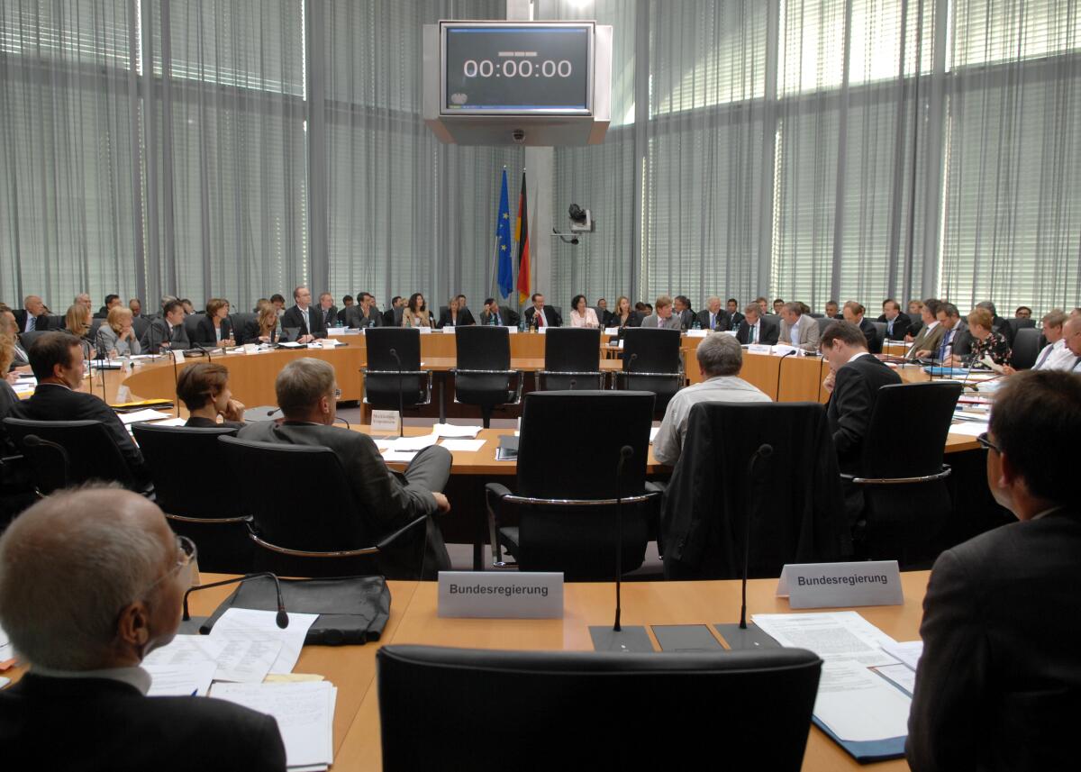 Gemeinsame Sitzung des Ausschusses für die Angelegenheiten der Europäischen Union des Deutschen Bundestages und des Ausschusses für Fragen der Europäischen Union des Bundesrates zu Gesetzentwürfen zur Umsetzung des Urteils des Bundesverfassungsgerichts in Sachen Lissabon-Vertrag.; Übersicht. Gemeinsame Sitzung des Ausschusses für die Angelegenheiten der Europäischen Union des Deutschen Bundestages und des Ausschusses für Fragen der Europäischen Union des Bundesrates zu Gesetzentwürfen zur Umsetzung des Urteils des Bundesverfassungsgerichts in Sachen Lissabon-Vertrag.; Übersicht.