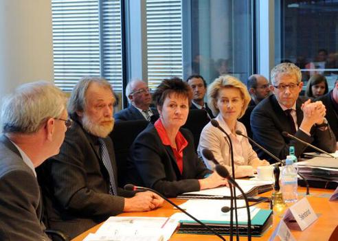 Zimmermann, Sabine; Leyen, Ursula von der Paul-Löbe-Haus, Sitzungssaal
