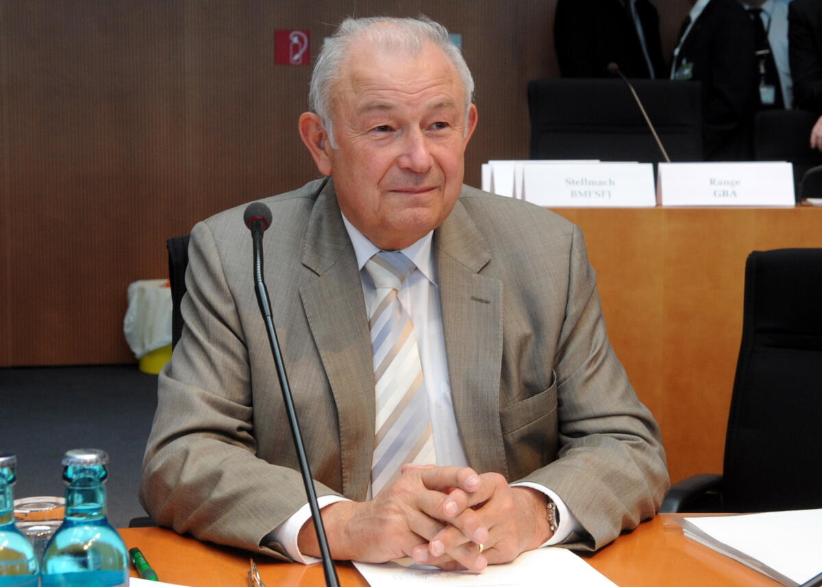 Günther Beckstein vor dem NSU-Untersuchungsausschuss, 24.05.2012 Beckstein, Günther Günther Beckstein vor dem NSU-Untersuchungsausschuss, 24.05.2012