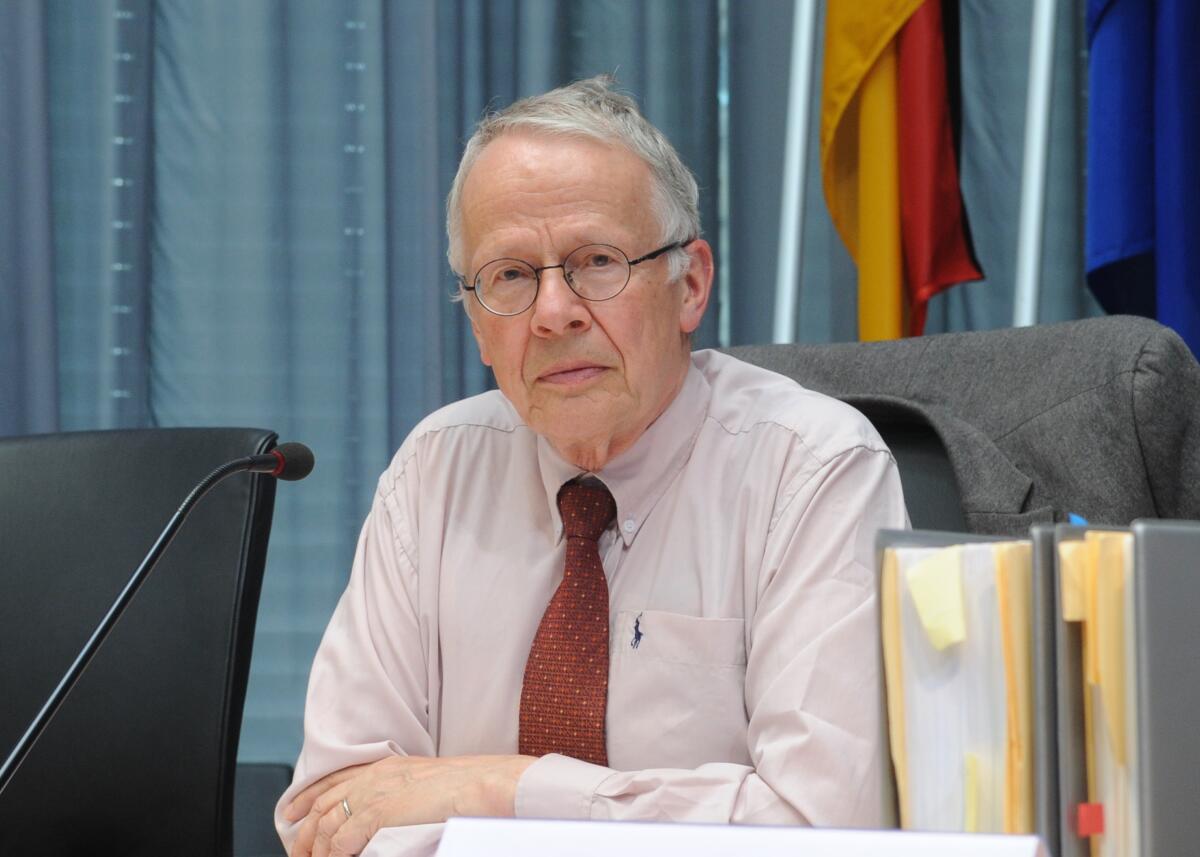 Koenigs, Tom Der Ausschuss des Deutschen Bundestages für Menschenrechte und humanitäre Hilfe hat mit Beteiligung von SSachverständigen eine Öffentliche Anhörung zum Thema "Situation der Christen und anderer religiöser Minderheiten in Nordafrika sowie dem Nahen Osten". Die Sitzung wird vom Ausschussvorsitzenden, Tom Koenigs, (hier im Bild), Bündnis 90/Die Grünen, geleitet.