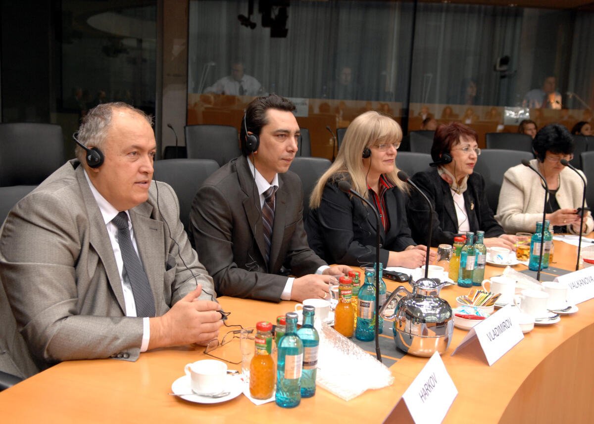 Mitglieder des Ausschusses für Landwirtschaft und Forsten des bulgarischen Parlaments zu Gast im Ausschuss für Ernährung, Landwirtschaft und Verbraucherschutz im Deutschen Bundestag. Mitglieder des Ausschusses für Landwirtschaft und Forsten des bulgarischen Parlaments zu Gast im Ausschuss für Ernährung, Landwirtschaft und Verbraucherschutz im Deutschen Bundestag.