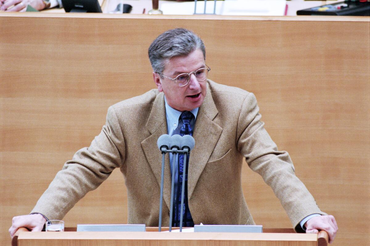 Joachim Poß, SPD, MdB, hält eine Rede im Deutschen Bundestag.; Bundestagsabgeordneter, Abgeordneter, Rednerpult Poß, Joachim Joachim Poß, SPD, MdB, hält eine Rede im Deutschen Bundestag.; Bundestagsabgeordneter, Abgeordneter, Rednerpult