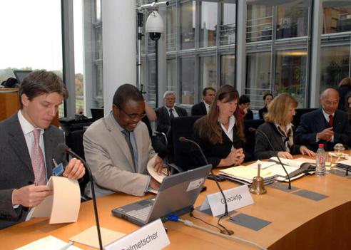 Höfken, Ulrike; Gnacadja, Luc; Pires, António Rodrigues Paul-Löbe-Haus, Sitzungssaal