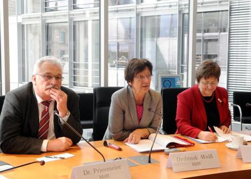Priesmeier, Wilhelm; Drobinski-Weiß, Elvira; Binder, Karin Paul-Löbe-Haus, Sitzungssaal