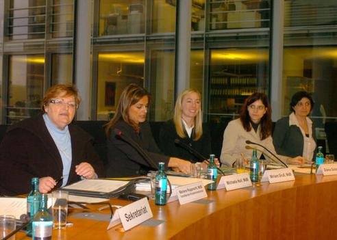 Rupprecht, Marlene; Noll, Michaela; Gruß, Miriam; Golze, Diana; Deligöz, Ekin Paul-Löbe-Haus, Sitzungssaal