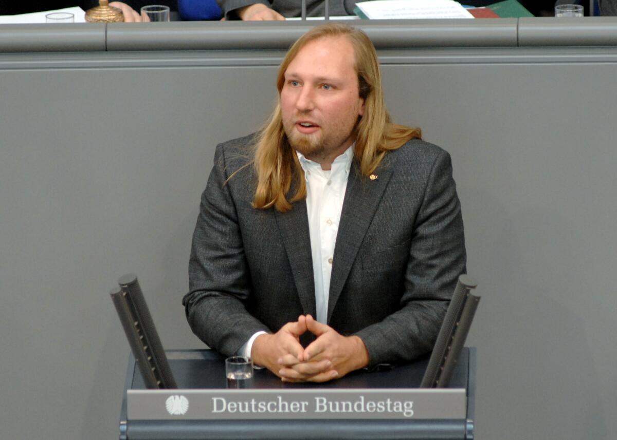 Hofreiter, Anton Dr. Anton Hofreiter, Bündnis 90/Die Grünen, Bundestagsabgeordneter, Abgeordneter, Mitglied des Deutschen Bundestages, MdB, Rede, Deutscher Bundestag, 24. Sitzung, TOP 6, Thema: Verkehrsinfrastrukturfinanzierung.; Rednerpult.