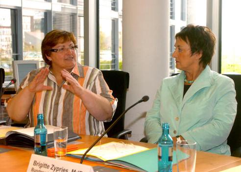 Zypries, Brigitte; Rupprecht, Marlene Paul-Löbe-Haus, Sitzungssaal