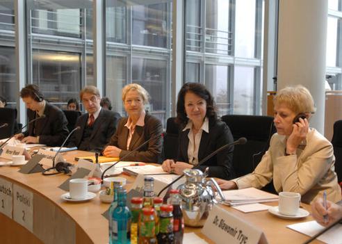 Krüger-Leißner, Angelika; Sledzinska-Katarasinska, Iwona; Wnendt, Werner Paul-Löbe-Haus, Sitzungssaal