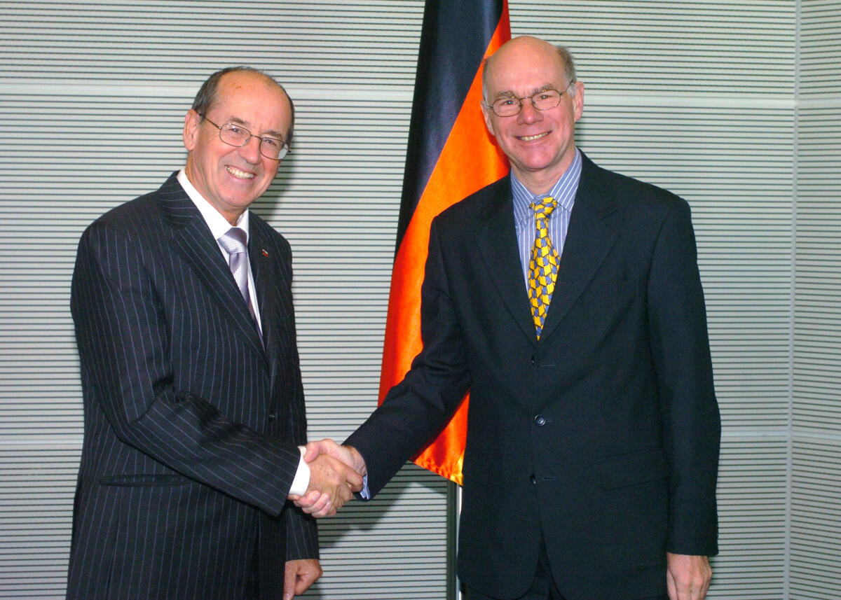Lammert, Norbert; Cukjati, France Bundestagspräsident Dr. Norbert Lammert, CDU/CSU, re) empfängt den Präsidenten der Staatsversammlung der Republik Slowenien, Dr. France Cukjati (li).