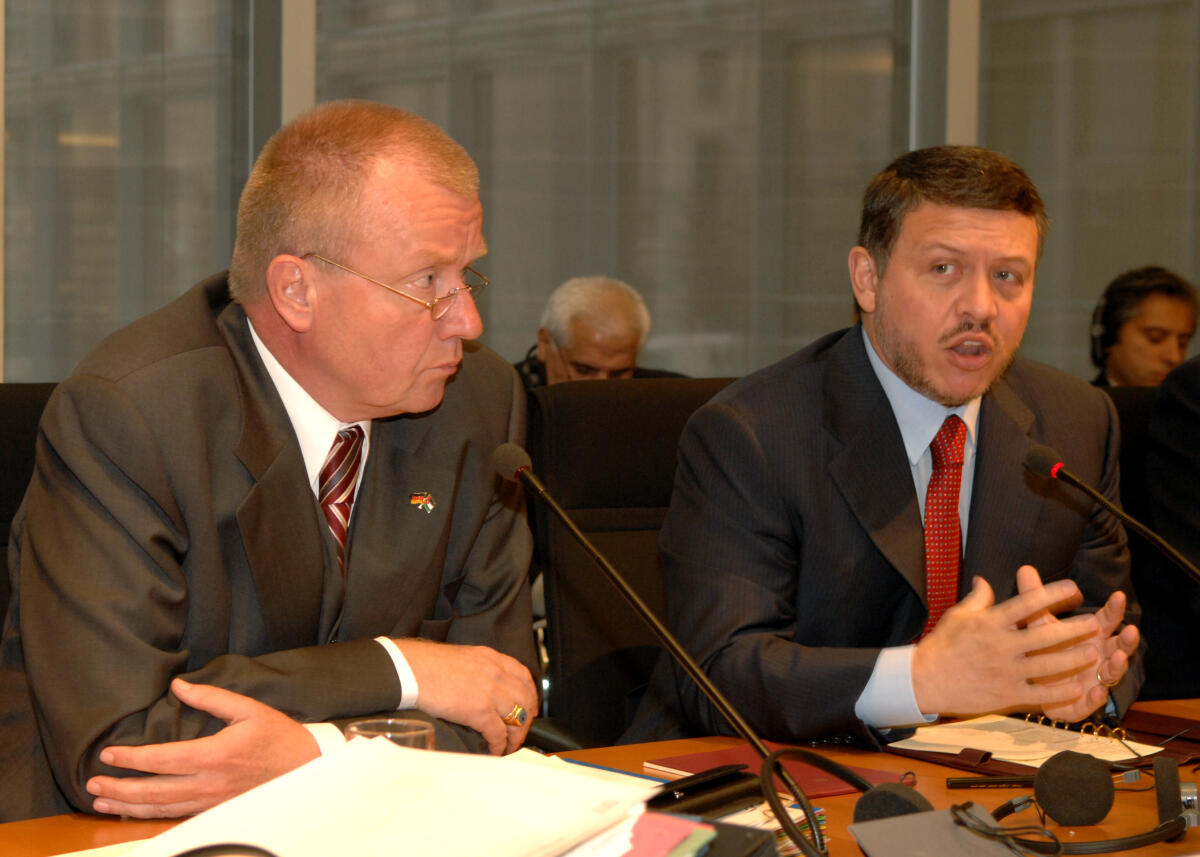 Polenz, Ruprecht; Hussein, Abdullah II. bin Al- Seine Majestät König Abdullah II. bin al-Hussein von Jordanien, (re.),  ist Gast im Auswärtigen Ausschuss des Deutschen Bundestages. Links der Ausschussvorsitzende Ruprecht Polenz, CDU/CSU.