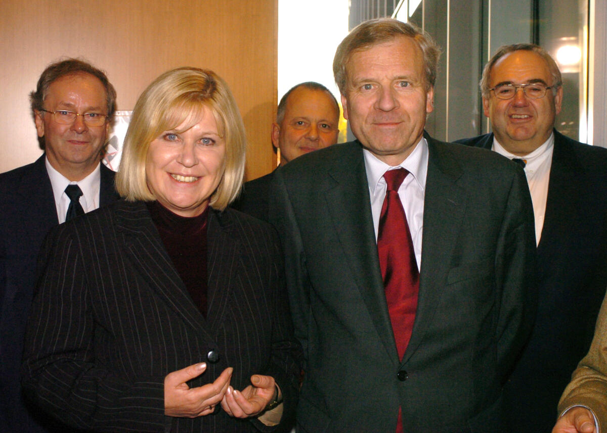 Die Vorsitzende des Verteidigungsausschusses des Deutschen Bundestages, Ulrike Merten, SPD, empfängt den Nato-Generalsekretär Jaap de Hoop Scheffer. Merten, Ulrike; Scheffer, Jaap de Hoop Die Vorsitzende des Verteidigungsausschusses des Deutschen Bundestages, Ulrike Merten, SPD, empfängt den Nato-Generalsekretär Jaap de Hoop Scheffer.