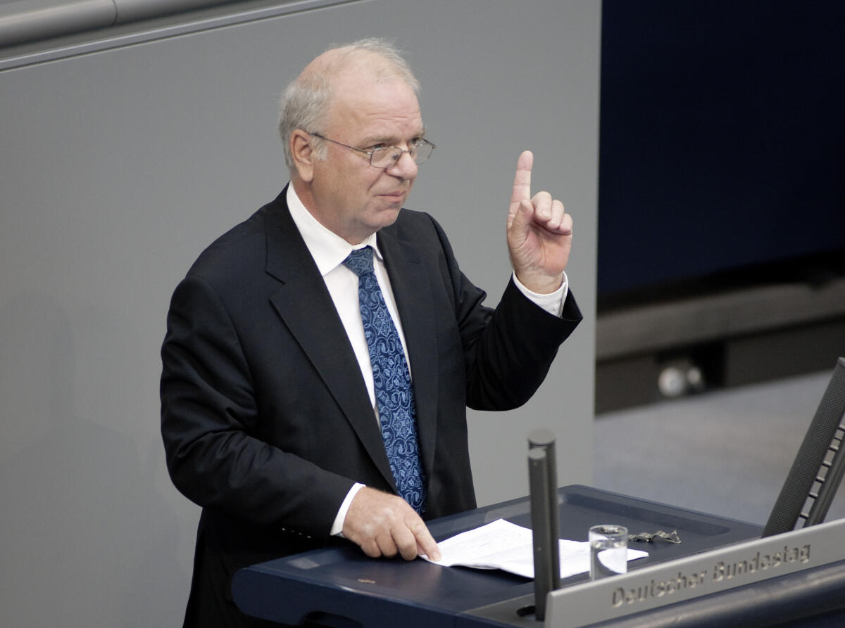 Prof. Dr. Dr. Richard Schroeder, Philosoph und Theologe, bei seiner Ansprache während der Gedenkstunde des Deutschen Bundestages zum "17. Juni 1953"; Schröder Richard, 17. Juni 1953, gestikulierend, Rede, Rednerpult Schröder, Richard Prof. Dr. Dr. Richard Schroeder, Philosoph und Theologe, bei seiner Ansprache während der Gedenkstunde des Deutschen Bundestages zum "17. Juni 1953"; Schröder Richard, 17. Juni 1953, gestikulierend, Rede, Rednerpult