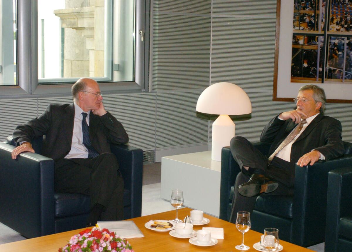 Lammert, Norbert; Juncker, Jean-Claude Bundestagspräsident Dr. Norbert Lammert, CDU/CSU, (li.),  empfängt den Premierminister des Großherzogtums Luxemburg, Staatsminister Jean-Claude Juncker.; Fahne.