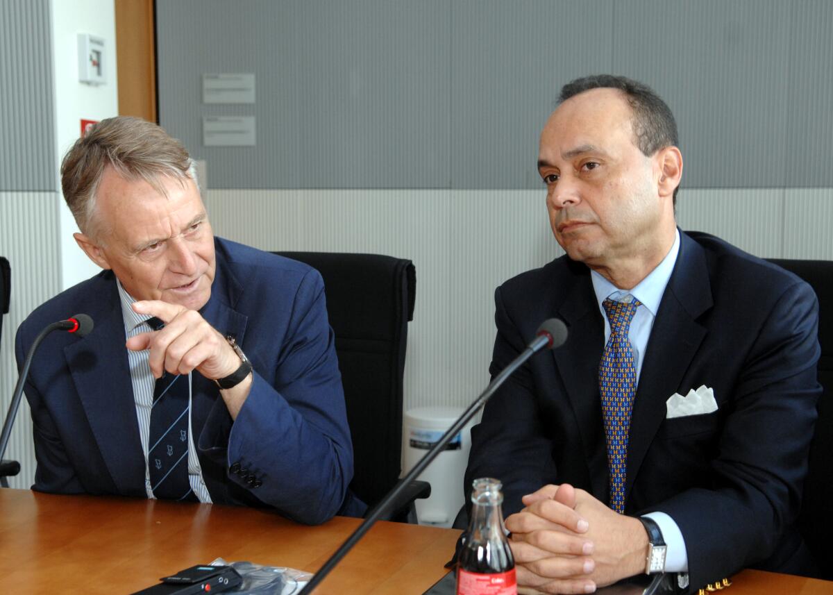 Klose, Hans-Ulrich; Gutierrez, Luis V. 26. Congress-Bundestag Seminar der Parlamentariergruppe USA. Hans-Ullrich Klose, (li), SPD, leitet die Sitzung. Rechts Luis V. Gutierrez.