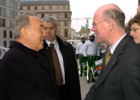 Lammert, Norbert; Nasarbajew, Nursultan Reichstagsgebäude, Ostportal