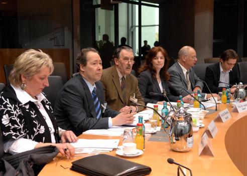 Farge, Gabriele; Gaßmann, Raphael; Scheich, Henning; Schorr, Angela; Warkus, Hartmut; Wölfling, Klaus Marie-Elisabeth-Lüders-Haus, Anhörungssaal