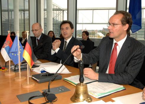 Krichbaum, Gunther; Djelic, Bozidar; Pribicevic, Ognjen Paul-Löbe-Haus, Sitzungssaal
