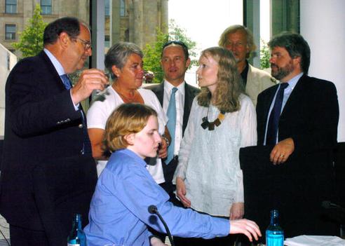 Farrow, Mia; Farrow, Ronan; Hoppe, Thilo; Fischer, Hartwig; Pfeiffer, Sibylle; Bismarck, Carl-Eduard von; Wodarg, Wolfgang Paul-Löbe-Haus, Sitzungssaal