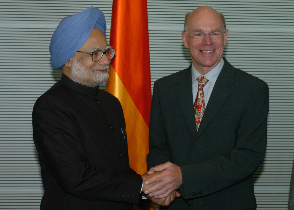Lammert, Norbert; Singh, Manmohan Bundestagspräsident Dr. Norbert Lammert, CDU/CSU, (re.), empfängt den indischen Ministerpräsidenten Manmohan Singh (li.).; Begrüssung, Präsident, Indien