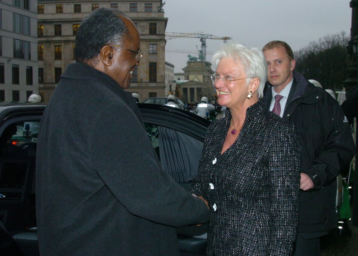 Hasselfeldt, Gerda; Pohamba, Hifikepunye Bundestagsvizepräsidentin Gerda Hasselfeldt, CDU/CSU,  empfängt den Präsidenten der Republik Namibia Hifikepunye Pohamba.