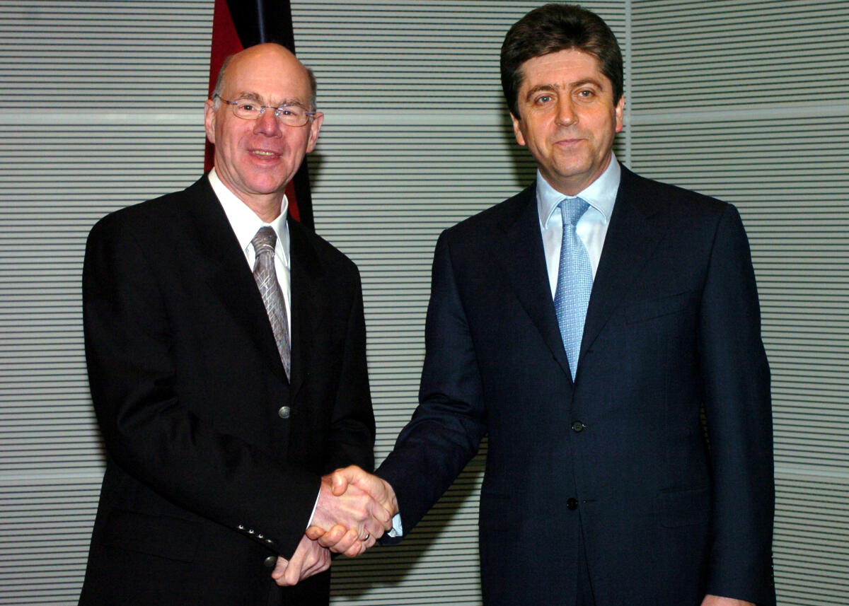 Lammert, Norbert; Parvanov, Georgi Bundestagspräsident Dr. Norbert Lammert, CDU/CSU, (li.), empfängt den Staatspräsidenten der Republik Bulgarien, Dr. Georgi Parvanov (re.).; Fahne, Besuch, bulgarischer Präsident