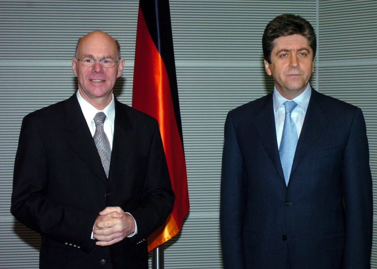Bundestagspräsident Dr. Norbert Lammert, CDU/CSU, (li.), empfängt den Staatspräsidenten der Republik Bulgarien, Dr. Georgi Parvan (re).; Fahne, Besuch, bulgarischer Präsident Lammert, Norbert; Parvanov, Georgi Bundestagspräsident Dr. Norbert Lammert, CDU/CSU, (li.), empfängt den Staatspräsidenten der Republik Bulgarien, Dr. Georgi Parvan (re).; Fahne, Besuch, bulgarischer Präsident
