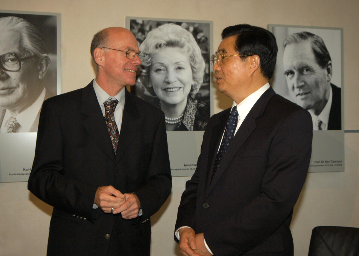 Hu Jintao; Lammert, Norbert Bundestagspräsident Dr. Norbert Lammert, CDU/CSU, (li.), empfängt den chinesischen Staatspräsidenten Hu Jintao (re.).