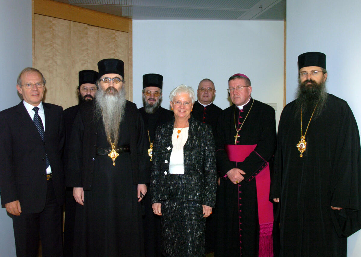 Bundestagsvizepräsidentin Gerda Hasselfeldt, CDU/CSU, (4.v.r.), empfängt eine Delegation der christlichen Kirchen Serbiens im Rahmen eines Studien-und Informationsprogrammes der Konrad-Adenauer-Stiftung. Hasselfeldt, Gerda Bundestagsvizepräsidentin Gerda Hasselfeldt, CDU/CSU, (4.v.r.), empfängt eine Delegation der christlichen Kirchen Serbiens im Rahmen eines Studien-und Informationsprogrammes der Konrad-Adenauer-Stiftung.