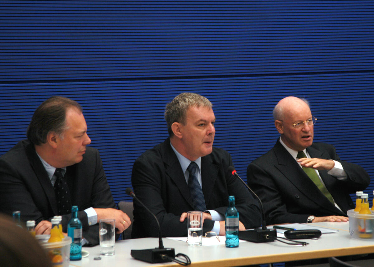 Stelzl, Hans-Joachim; Caluwé, Ludwig Der Direktor beim Deutschen Bundestag,  Dr. Hans-Joachim Stelzl, (rechts), empfängt den Fraktionsvorsitzenden der CD&V-Fraktion des Flämischen Parlaments, Ludwig Calumwé, (links).