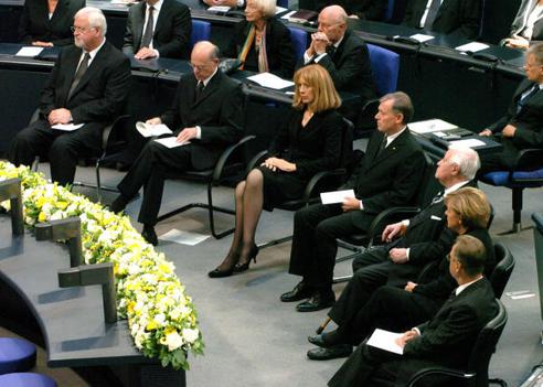 Köhler, Horst; Barzel, Ute; Schmidt, Helmut; Lammert, Norbert; Merkel, Angela; Papier, Hans-Jürgen; Carstensen, Peter Harry Reichstagsgebäude, Plenarsaal