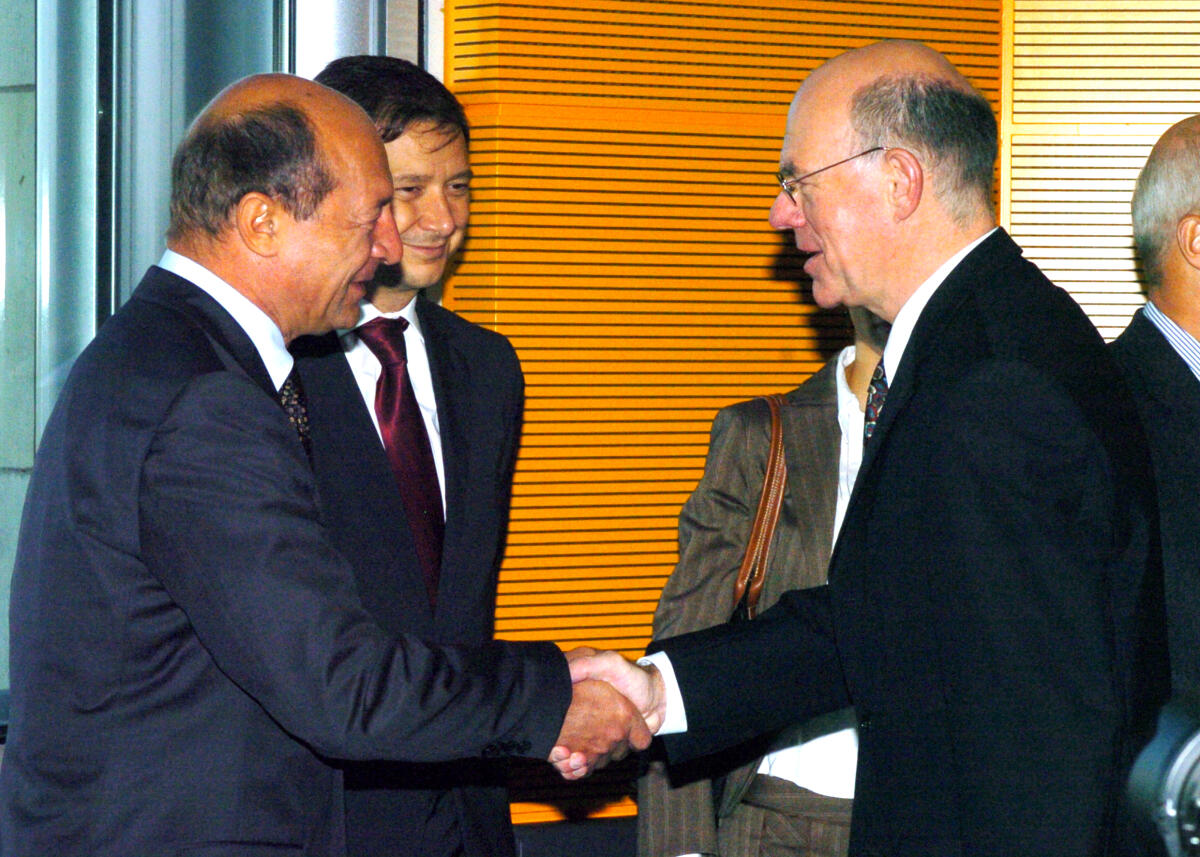Lammert, Norbert; Bäsescu, Traian Bundestagspräsident Dr. Norbert Lammert, CDU/CSU, (re) empfängt den Präsidenten von Rumänien, Traian Bäsescu (li), zu einem Gespräch.