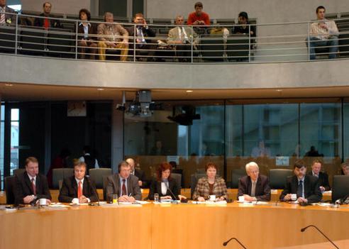 Tammsaar, Tiit; Sooäär, Imre; Rinkevicius, Viktoras; Bulvinaite, Izolda; Silaraupa, Ligita; Viesturs, Dainis; Klumbys, Egidijus Marie-Elisabeth-Lüders-Haus, Anhörungssaal